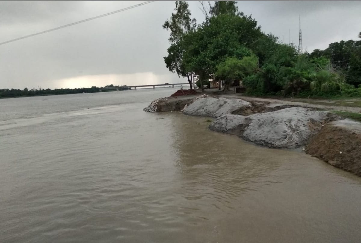Gorakhpur Flood news: rapti and saryu river across danger mark,  villages of flood water in gorakhpur