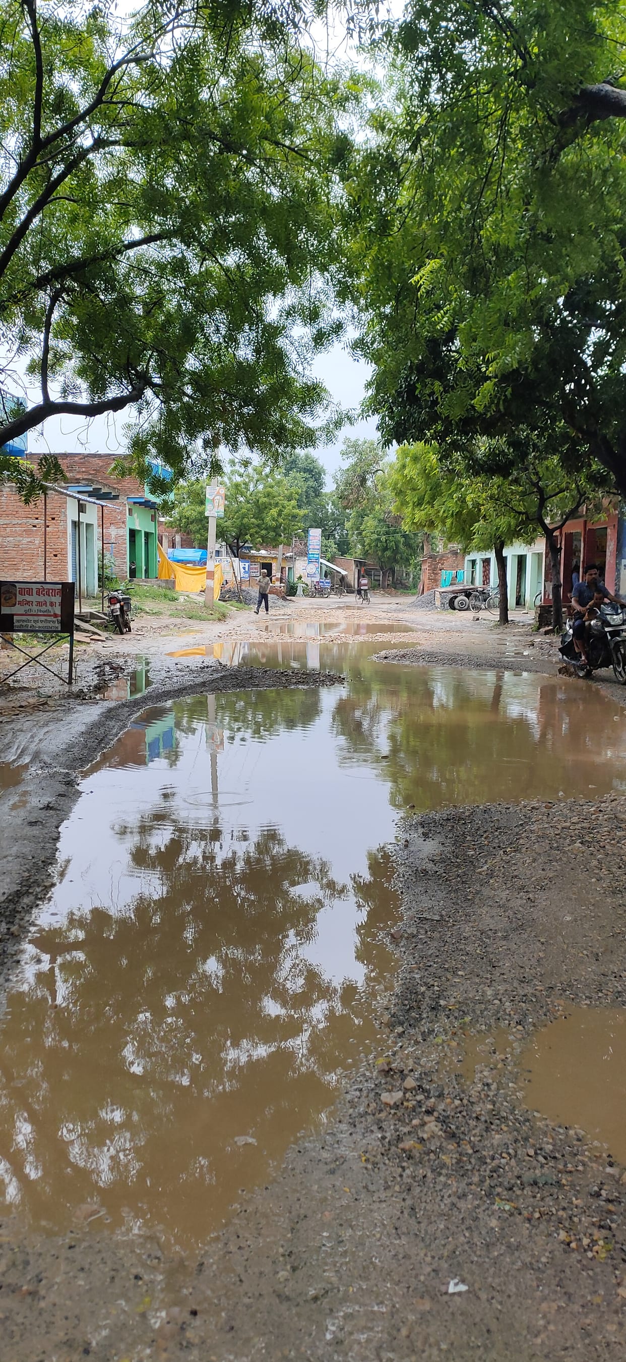 poor condition of jigna to hargarh road in mirzapur