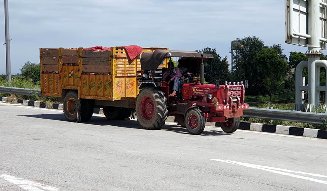 Restricted vehicles are running indiscriminately on the expressway
