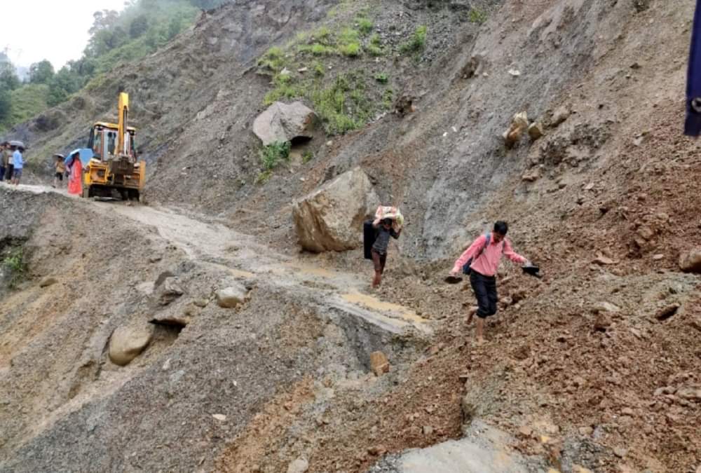 Uttarakhand Weather Update : Mother and two daughters Died due to  buried under debris During House Collapse