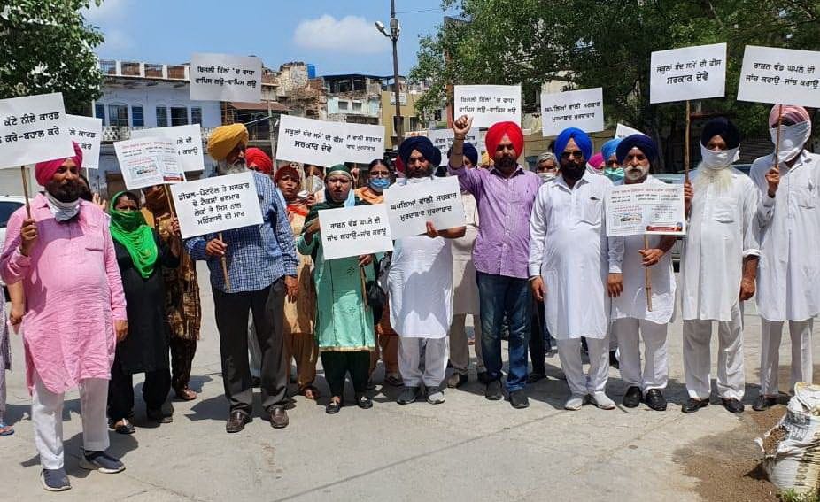 Akali workers take out fury march against Congress