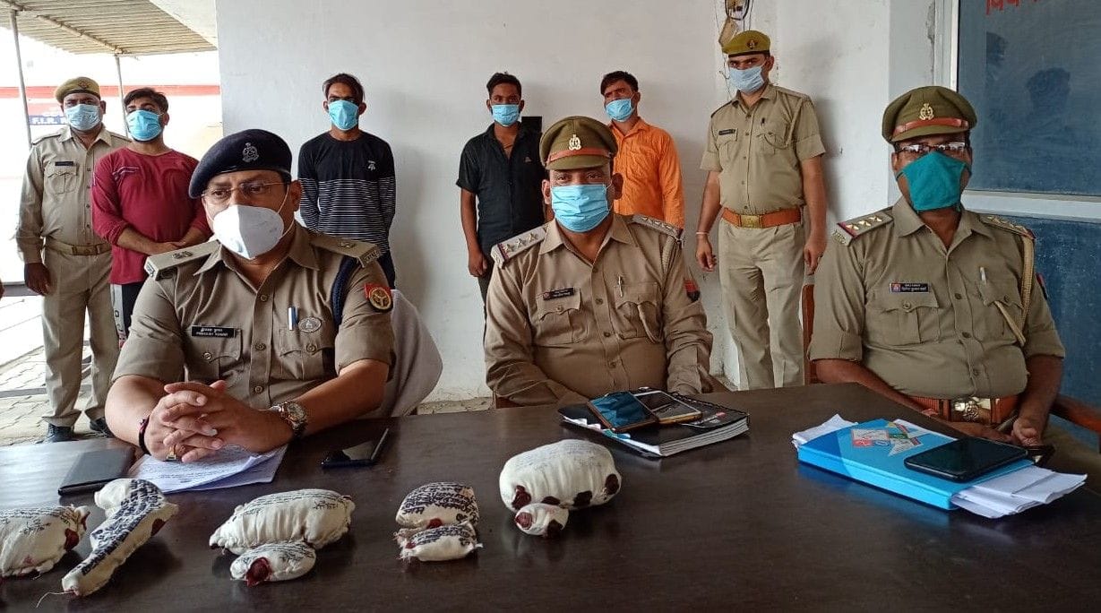 Hathras: Kotwali Sadar Police arrested four vicious crooks