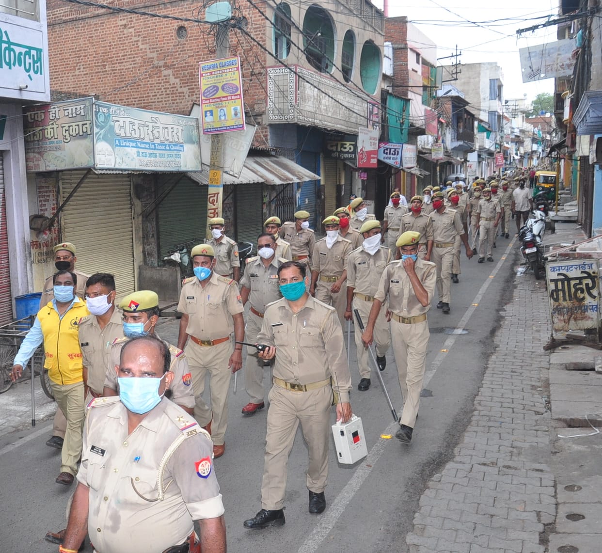Return lockdown in old city, maket close