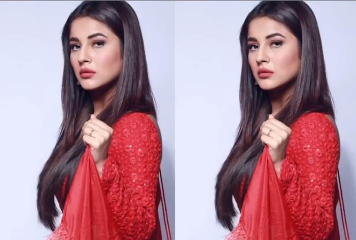 Bigg Boss Contestant Shehnaz Gill Flying Kiss Video Viral After She Accepted Siddharth Shukla Challenge