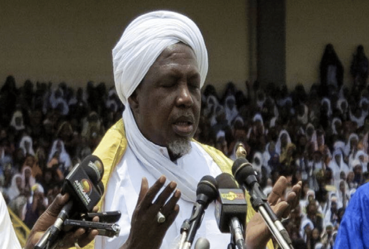 Imam Mahmoud Dicko of Mali shaken the power of his country not afraid with coronavirus