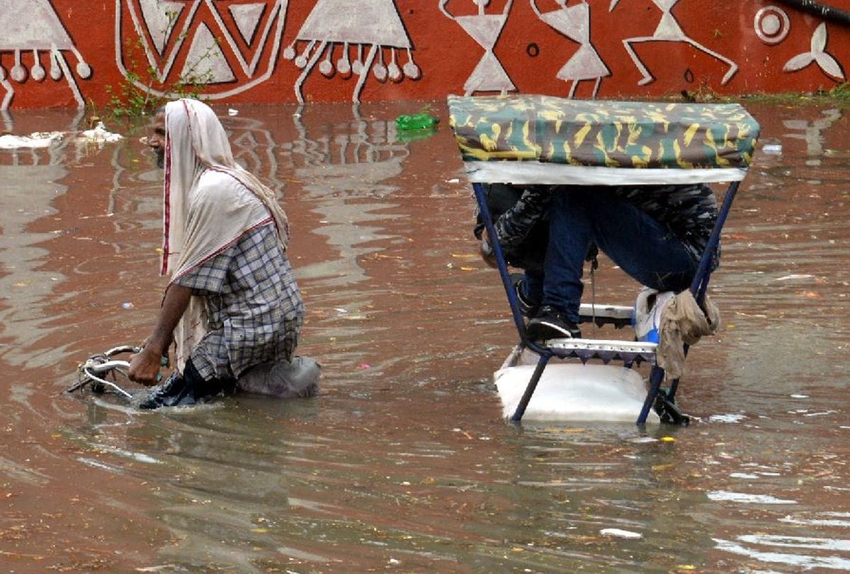 Weather Forecast Update Today in Mathura: Monsoon Heavey Rain Hits Mathura Pictures Know Latest Weather Forecast