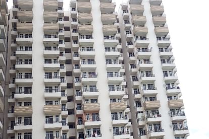 builder did fake registration of three BHK flat to couple on twenty three lakh in Agra