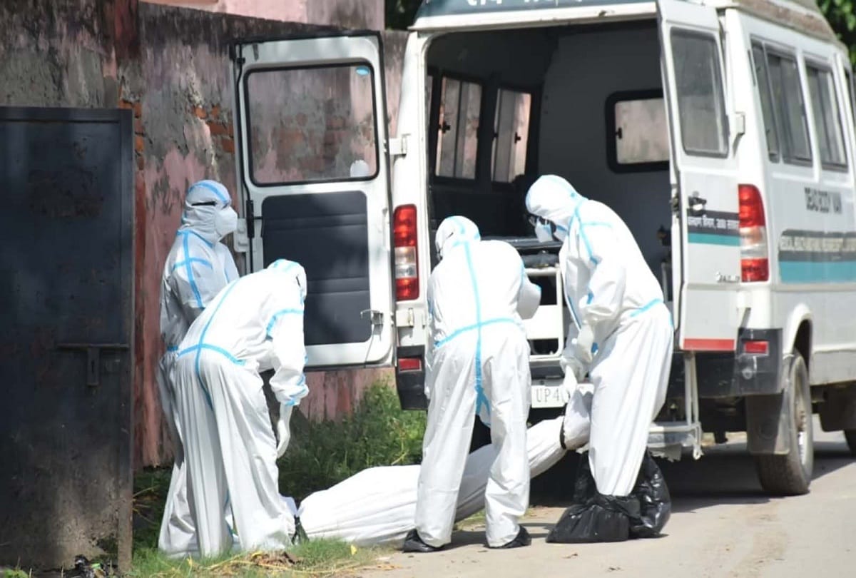 Prayagraj Corona News: Three people including a doctor died of corona