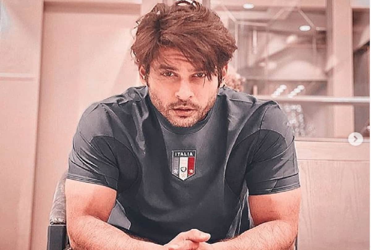 bigg boss 13 winner siddharth shukla steps out in city with cool casual look but footwear price can amaze you