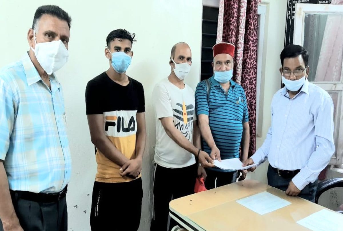 Businessman takes 300 crates of tomato from farmers without paying, complaint submitted to DC