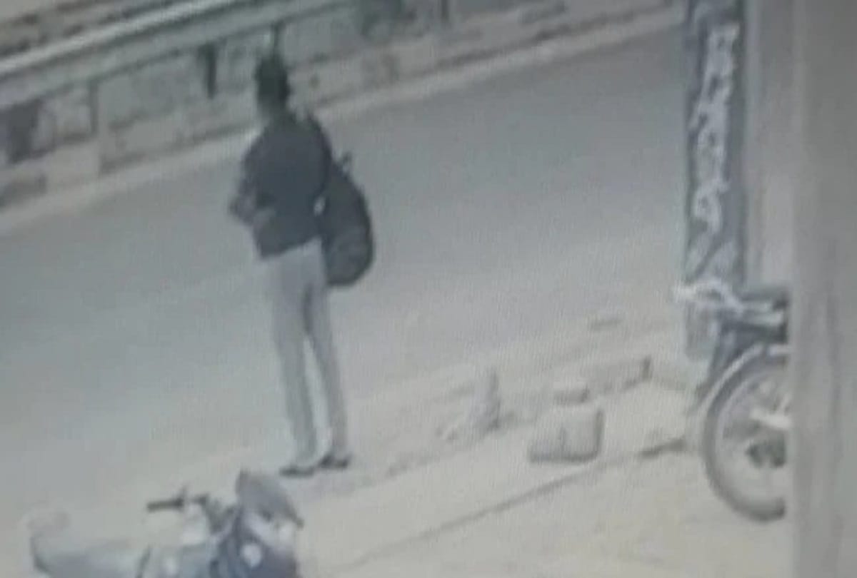 Vikas Dubey Kanpur: Gangster vikas dubey condition become pathetic as he running to escape arrest without private vehicle laming he is unrecognizable
