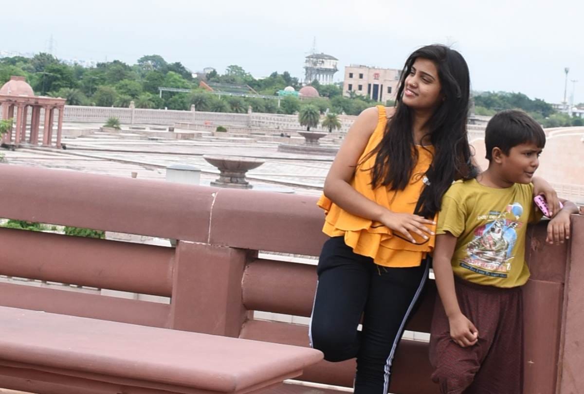 people enjoyed weather at gomti river front in lucknow