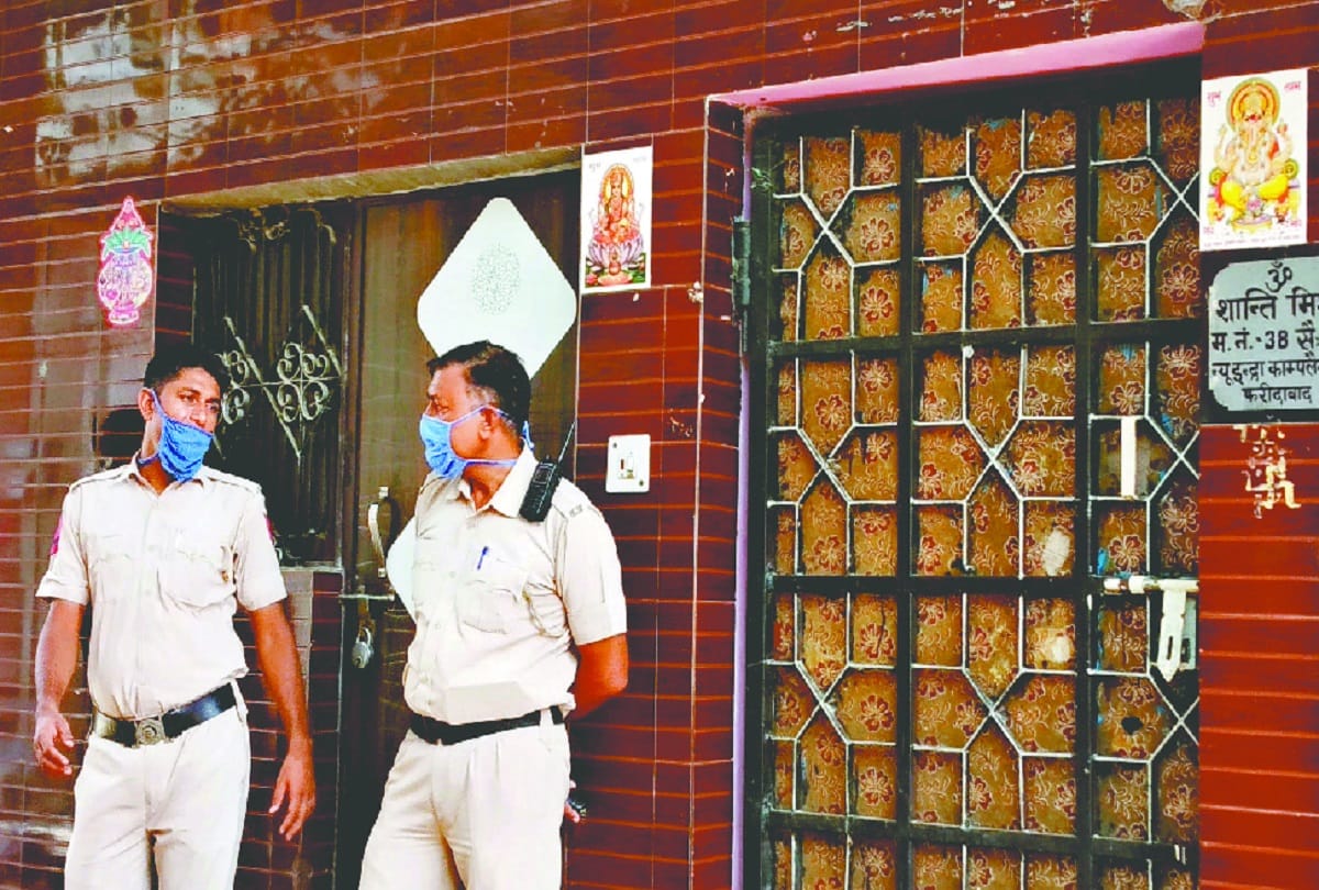 Vikas escaped by sitting in auto from outside the Indra complex of faridabad
