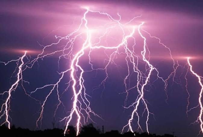 one farmer dead and two injured due to lightning in mirzapur