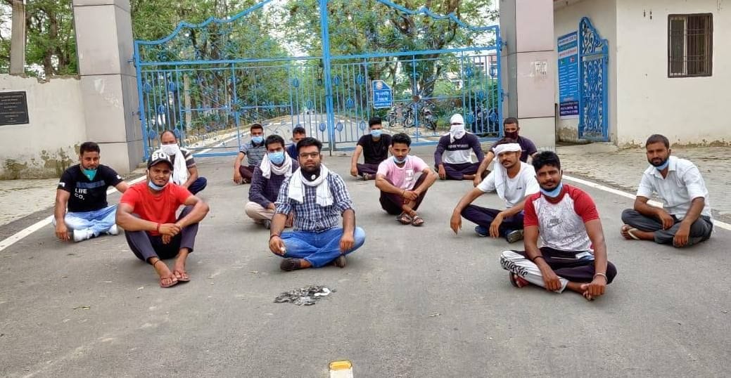 protest against examination schedule, students, igu, rewari