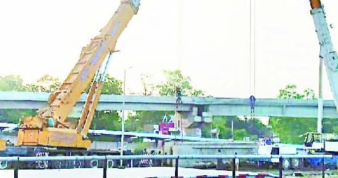 IVRI Overbridge: Crane Starts Base Building