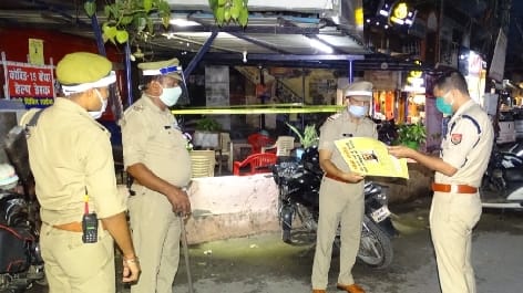 Police put up posters .. get Vikas Dubey, get a reward of five lakhs