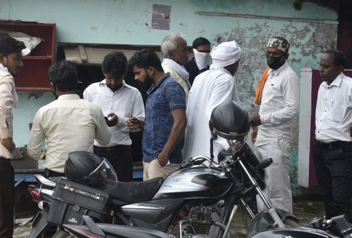 Social Distancing rules Break People During Coronavirus In gorakhpur