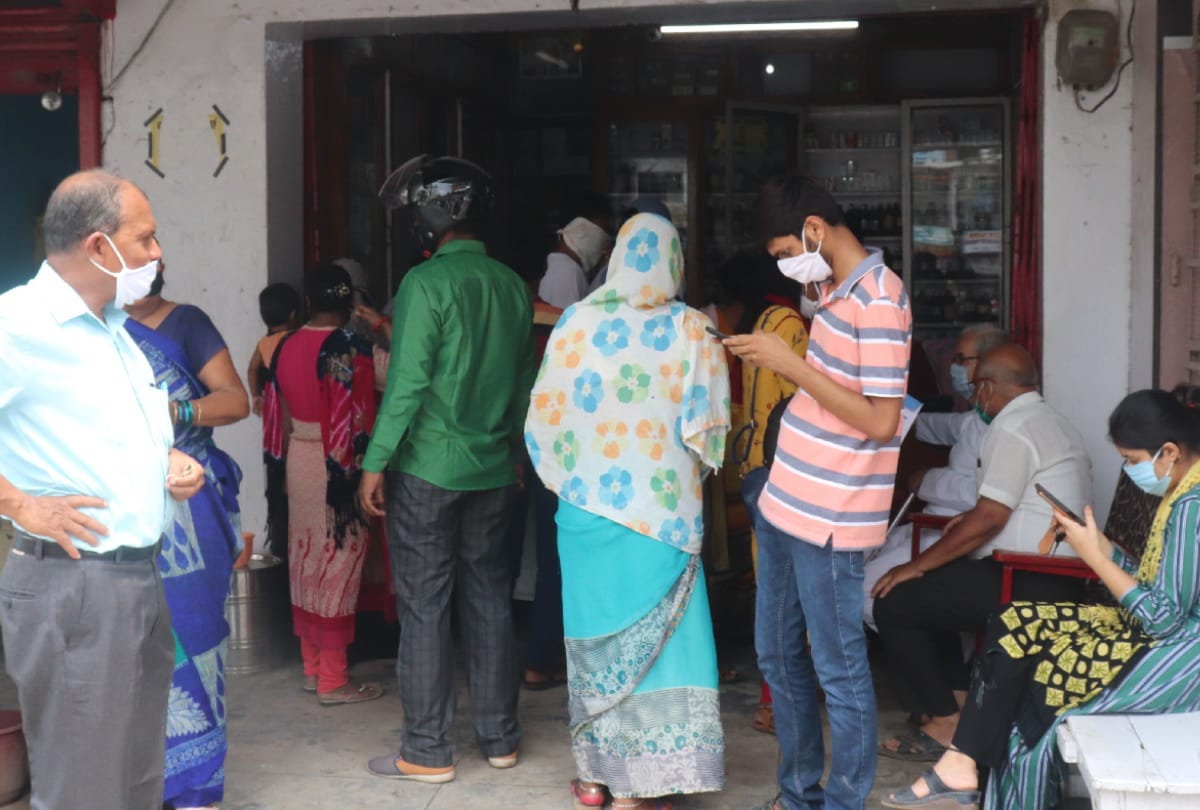 Social Distancing rules Break People During Coronavirus In gorakhpur