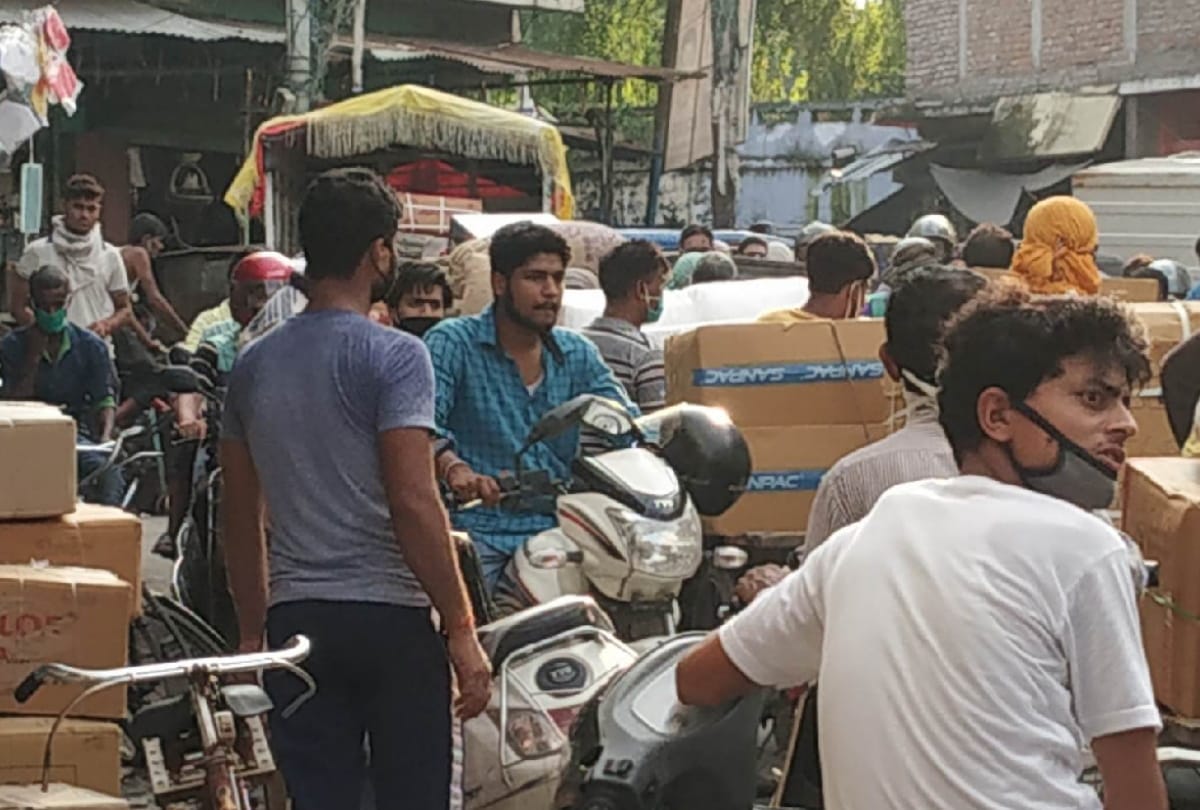 Social Distancing rules Break People During Coronavirus In gorakhpur