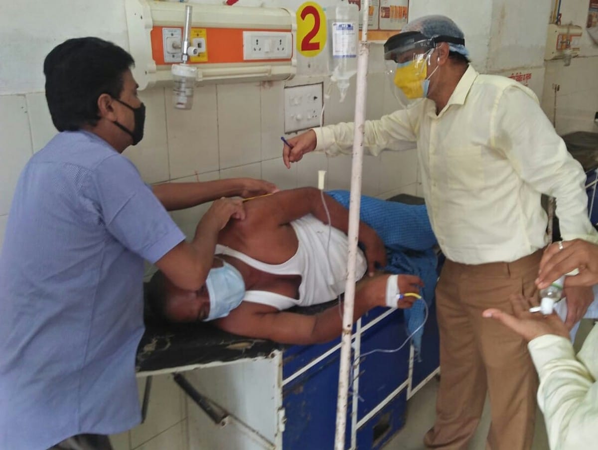 gun shot gram pradhan criminal accused run away in day ghazipur up