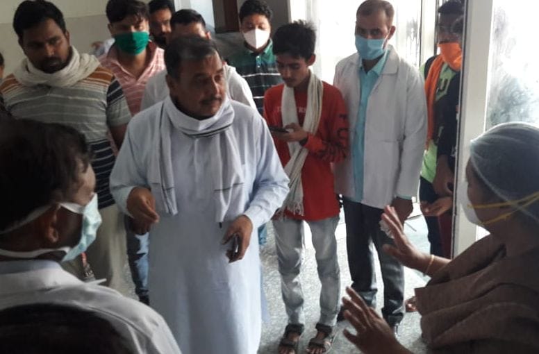Bakiu surrounded the team in the hospital