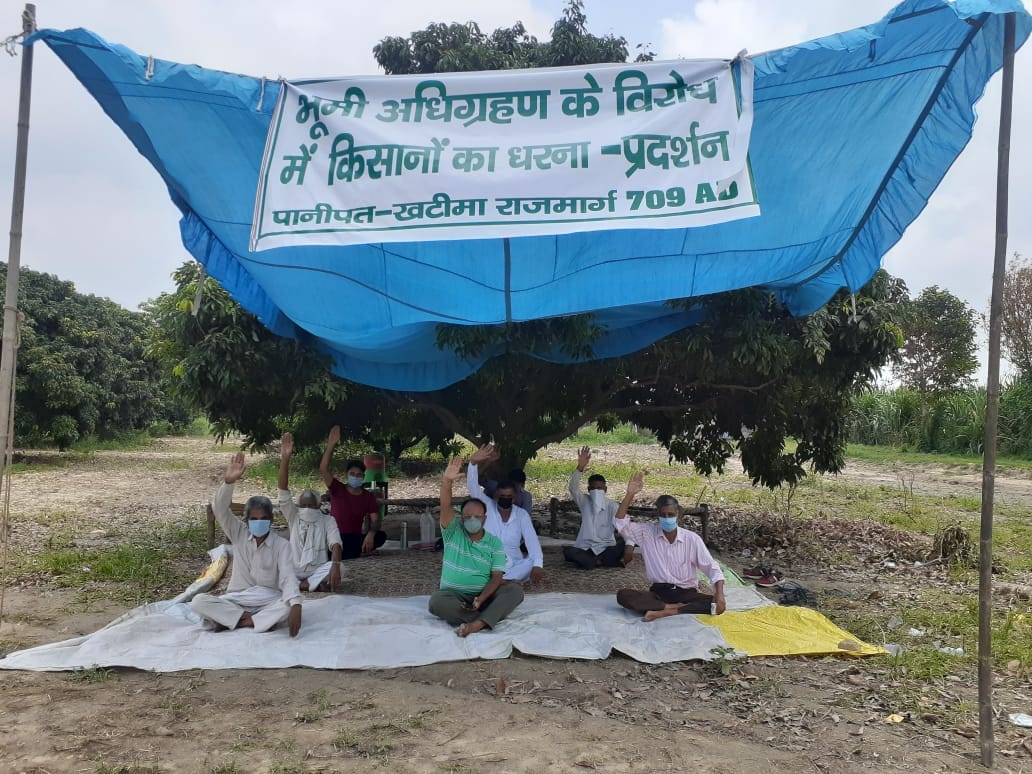 Farmers stuck on dharna on third day