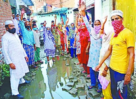 Then submerged the way to Bakarganj .. Women flare