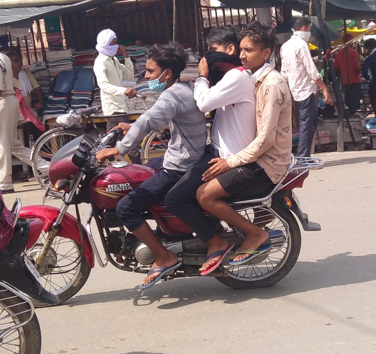 Triple riding continuously, distances increased even more than masks
