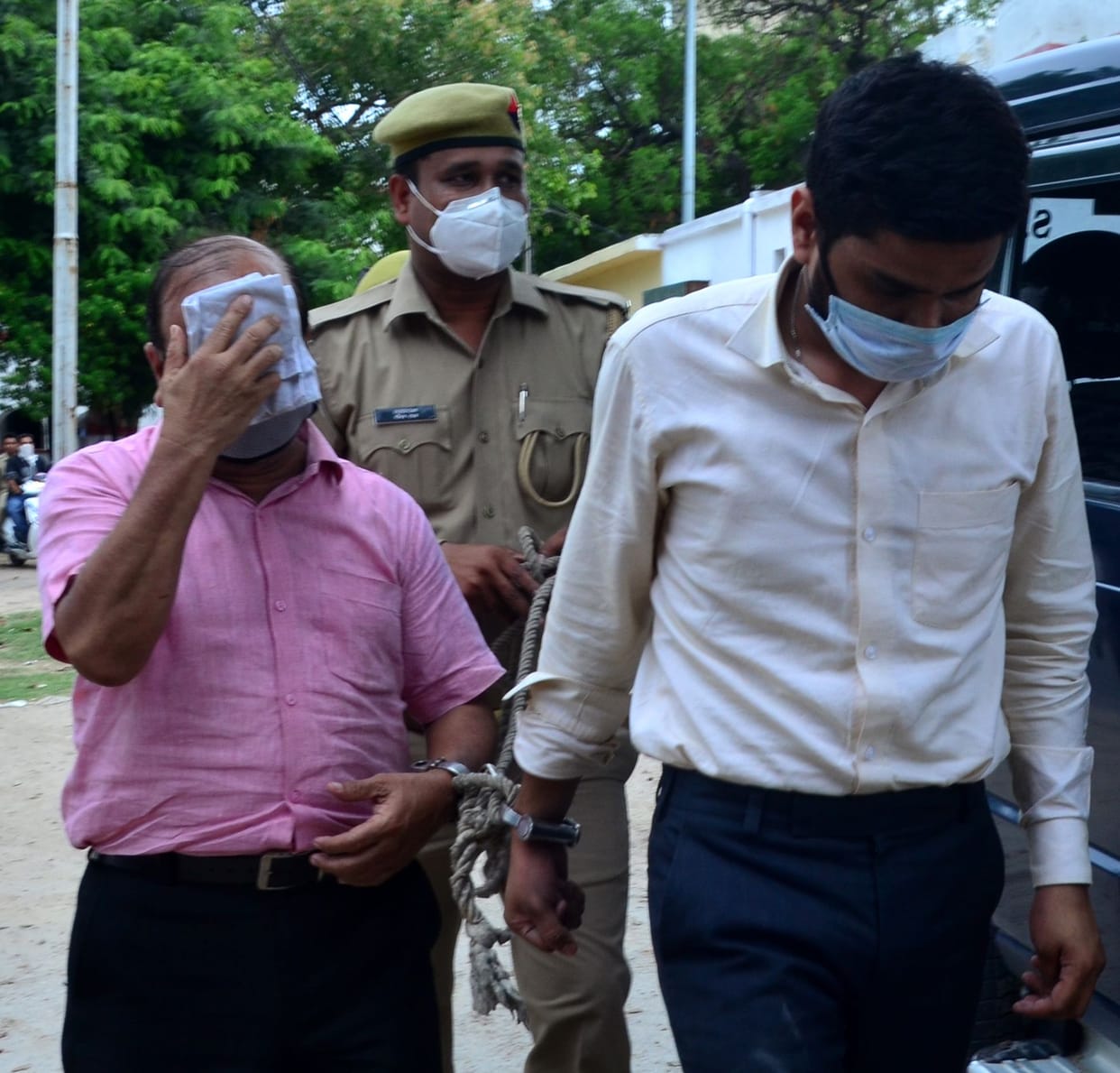 Fake IPS to ask English toilet in jail