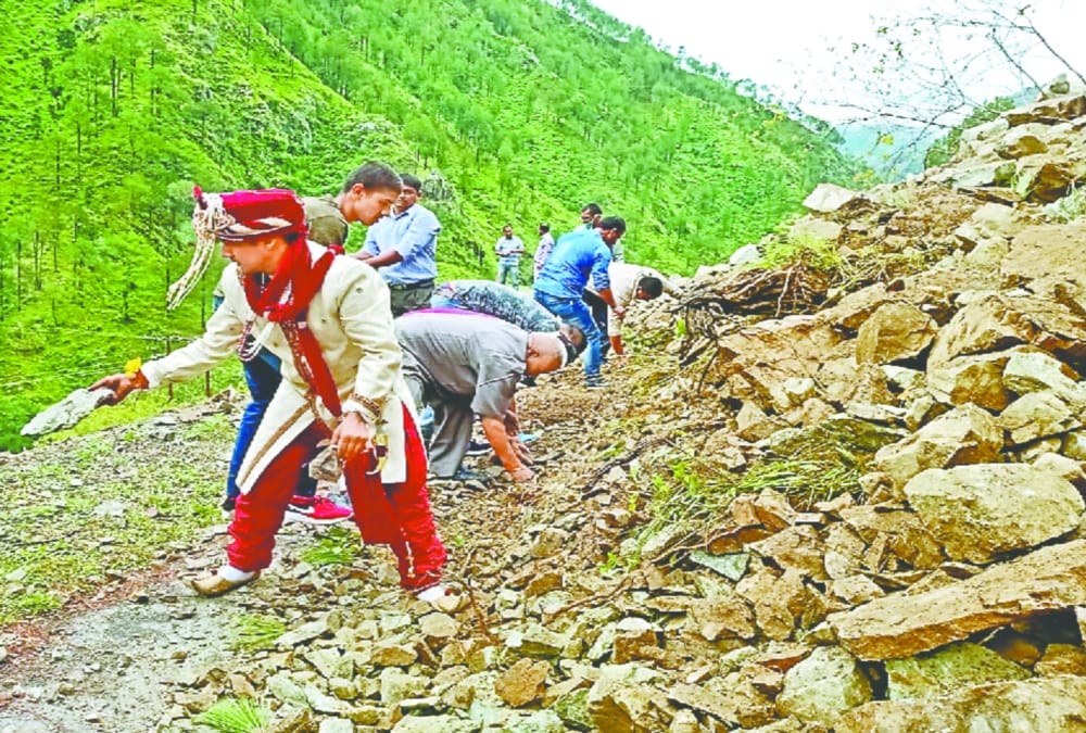Groom and baraat Clean Debris During Going for marriage in Srinagar uttarakhand after landslide