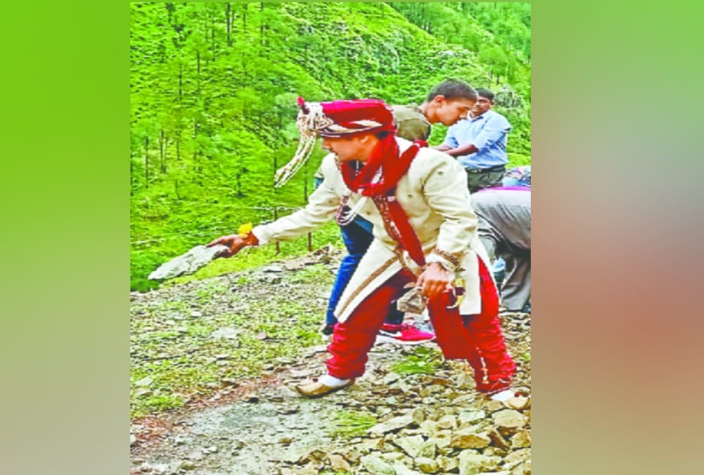 Groom and baraat Clean Debris During Going for marriage in Srinagar uttarakhand after landslide