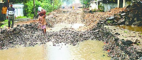 DM asked about the plight of the roads, digging the roads .. Now tell me, how long will you do it