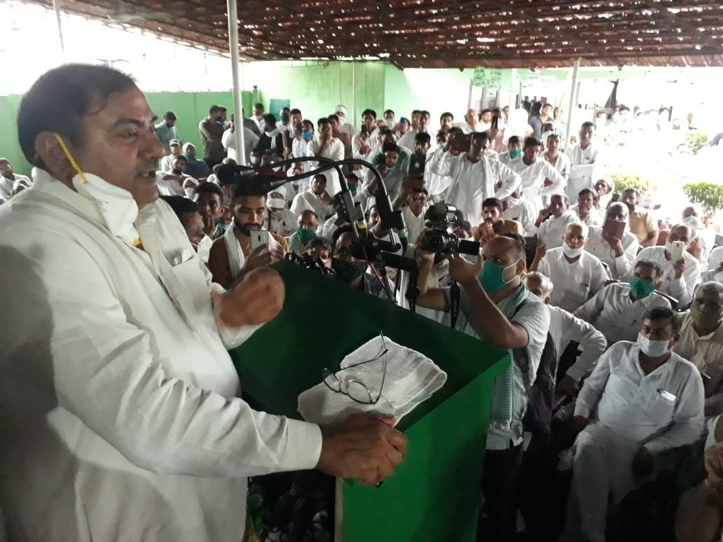 worker meeting, abhay chowtala, brefing
