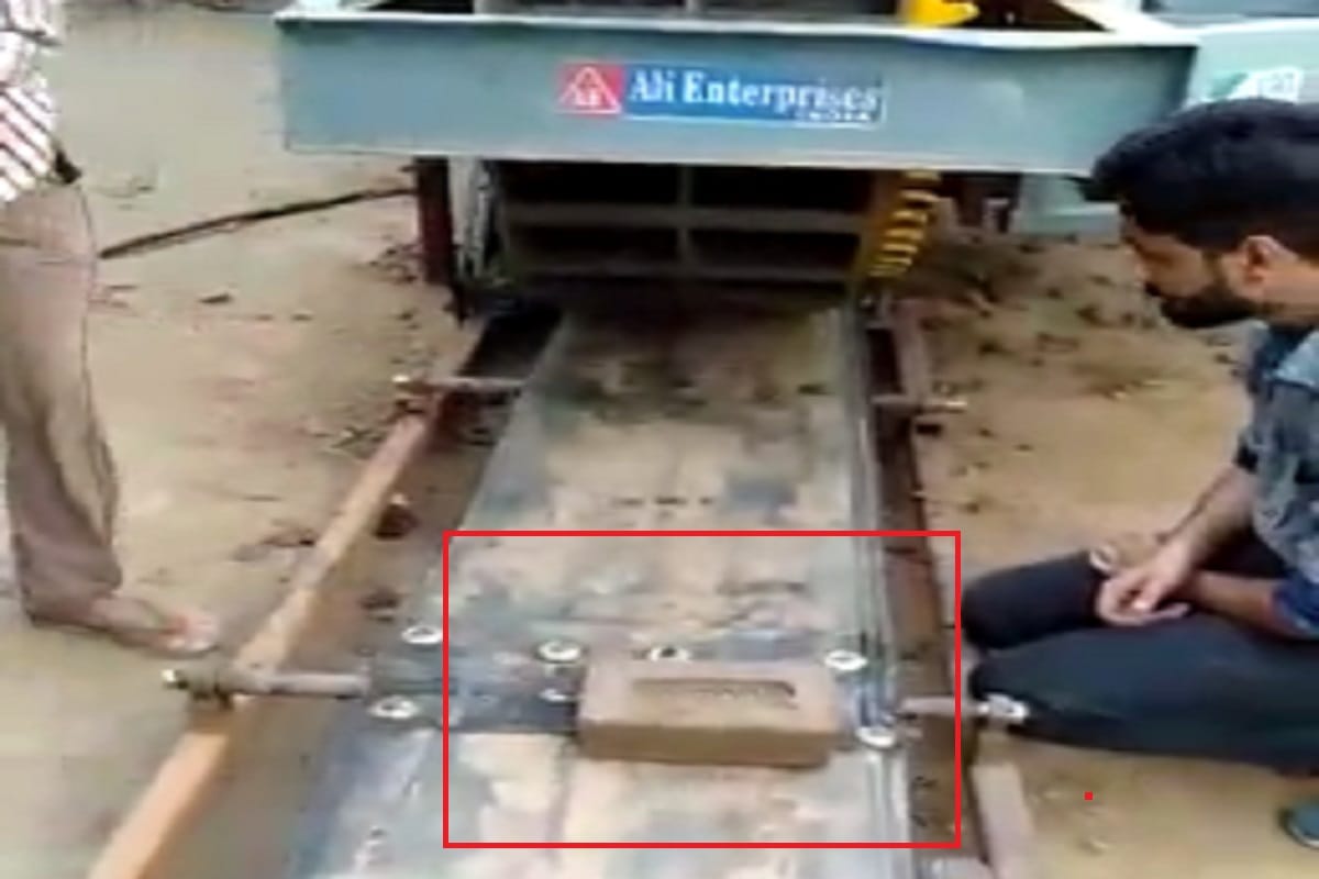 Amar Ujala Exclusive: A person from Sakoti has made a brick making machine in Meerut
