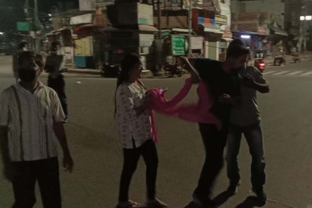 Meerut  police beaten a sikh man in while he was going to bring medicine for his mother