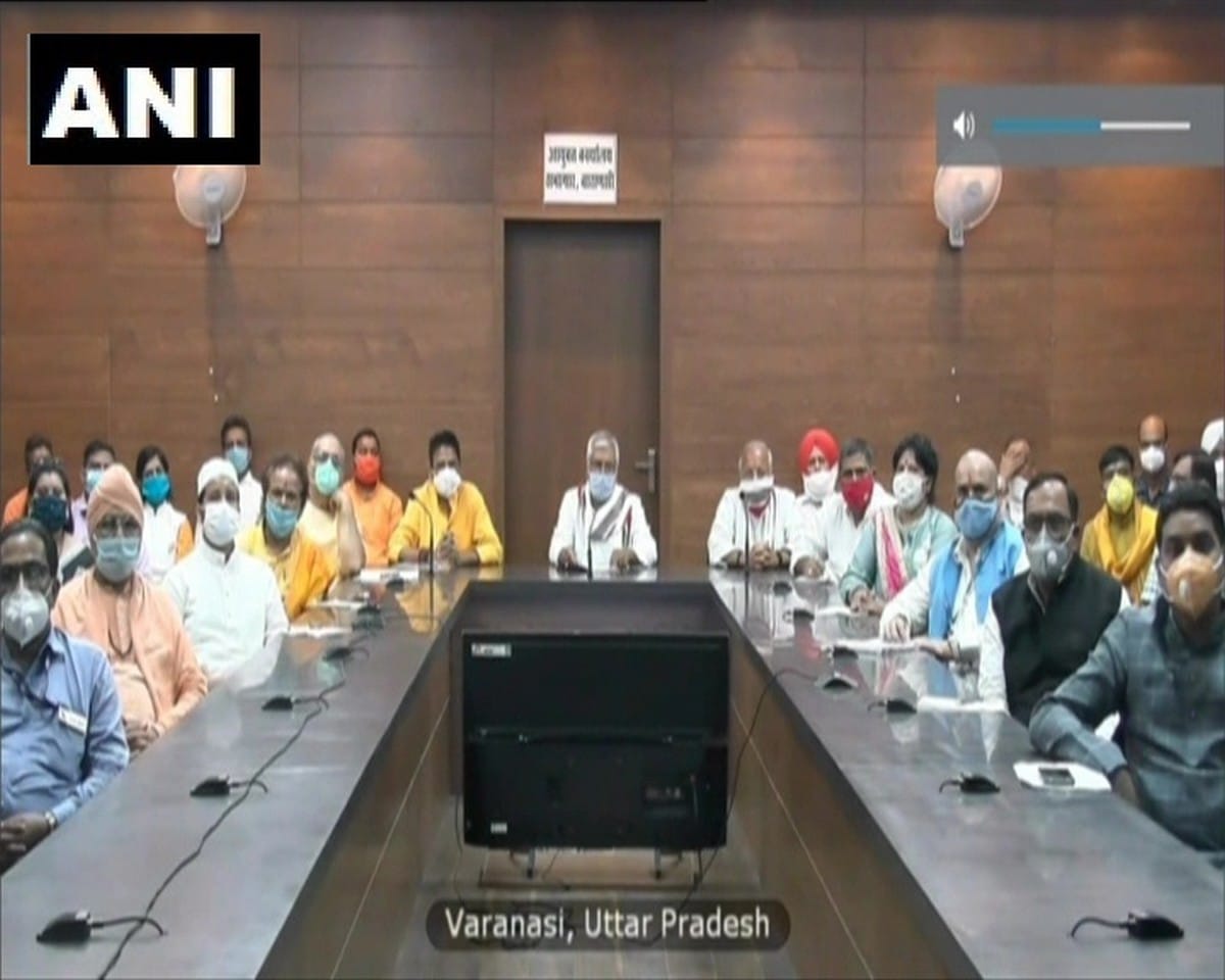 PM Modi praised CM Yogi comparing Uttar Pradesh with Brazil in coronavirus cases
