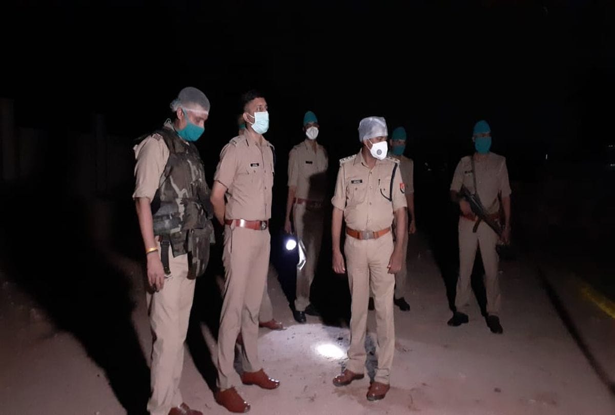 police encounter two wanted criminals arrested in agra