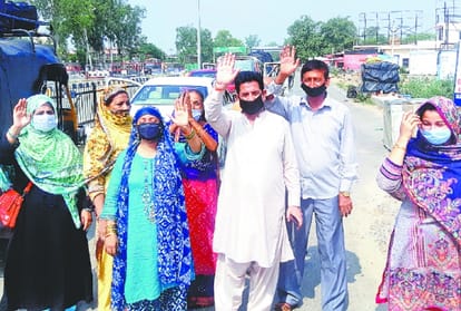 114 Indians, 82 Pakistanis return to their countries via Attari-Wagah border