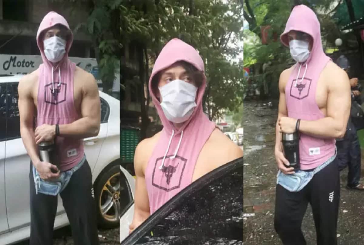 tiger shroff pink sleeveless hoodie price is very low you can easily offord this