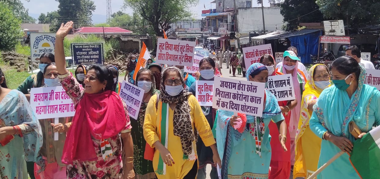 women congress aggitation againest hike price