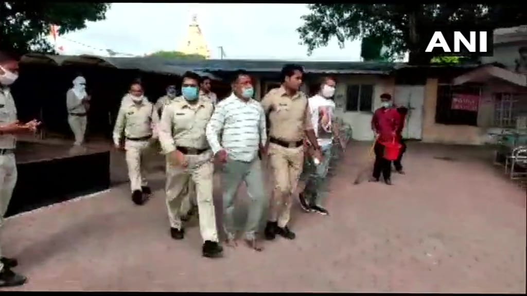 Vikas Dubey Kanpur Latest News: Notorious criminal vikas dubey is arrested in Mahakal Mandir by ujjain police