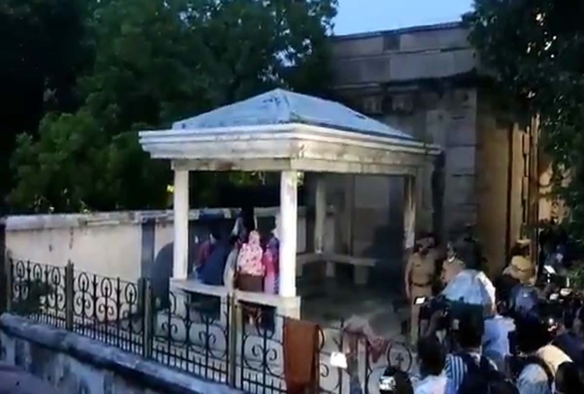 Vikas dubey Kanpur Encounter news, Vikas Dubey funeral, These people involved in the funeral