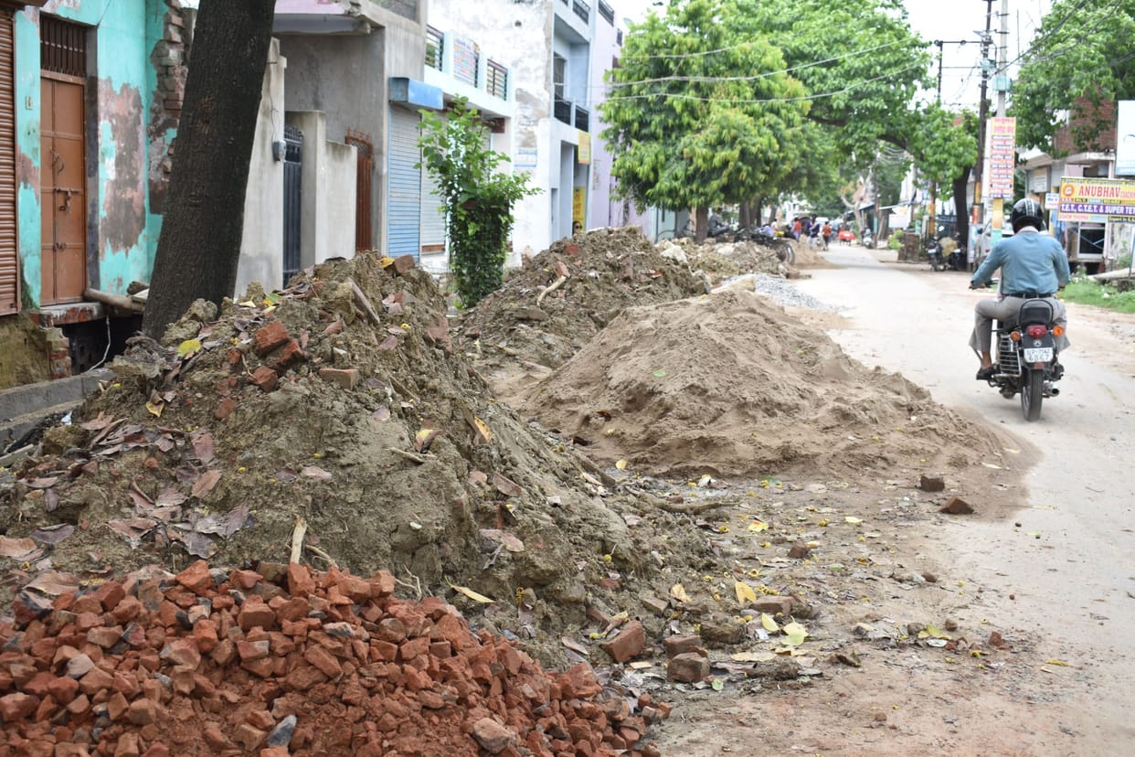 Drain drains spoil the situation during the rainy season