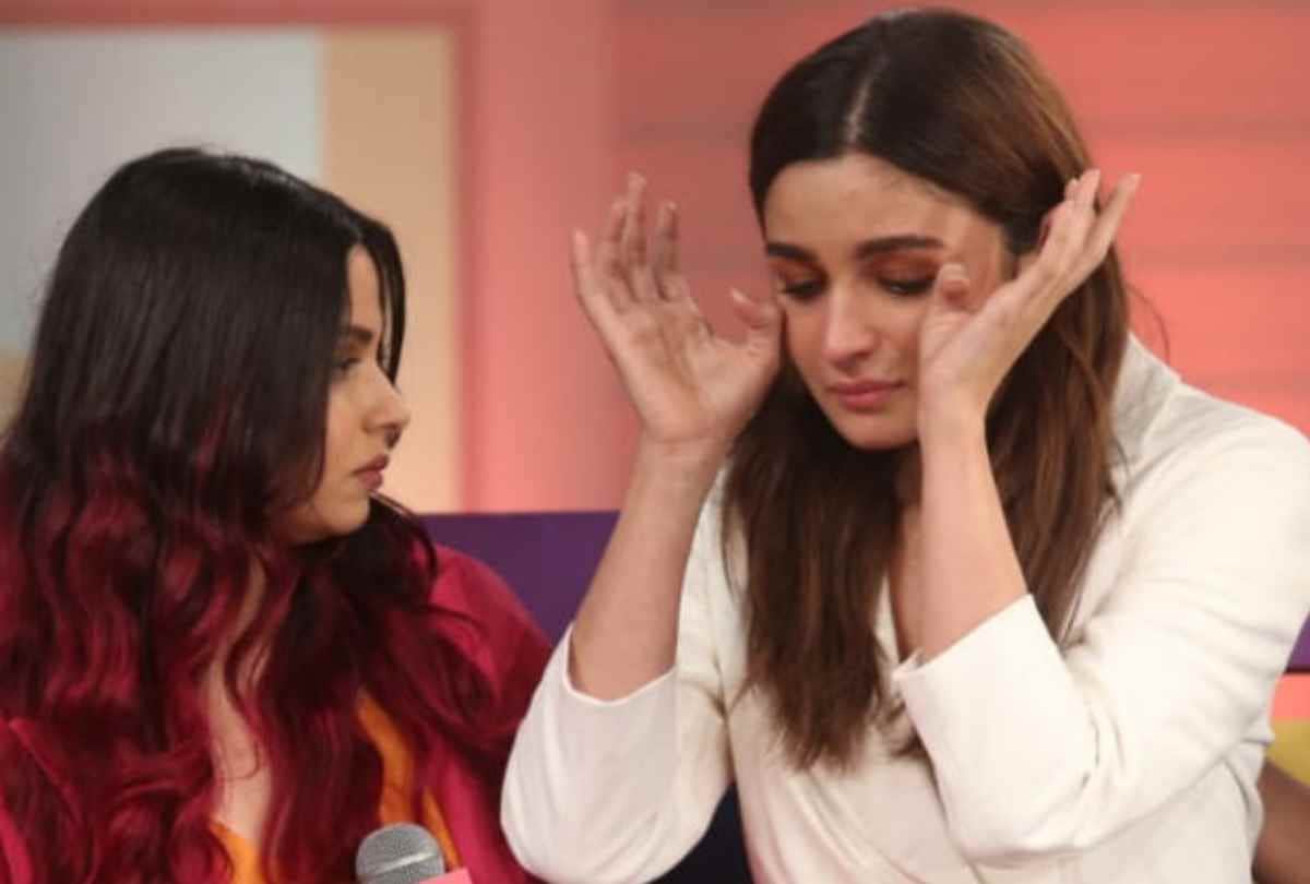 deepika padukone to aamir khan break down and cried in public