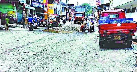 Road construction started from Sanjaynagar to Trimurti Tirahe, standards ignored