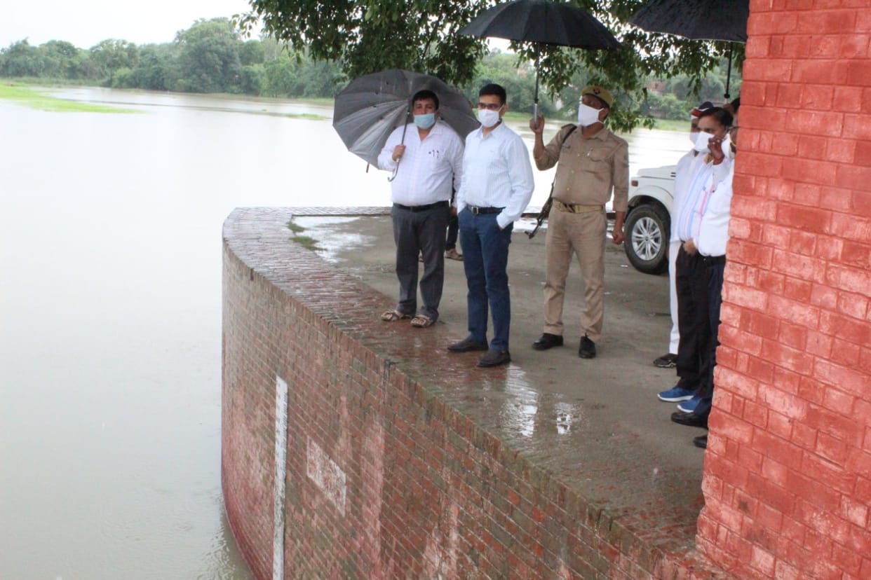Seven villages surrounded by floods, population of 30 thousand imprisoned in homes