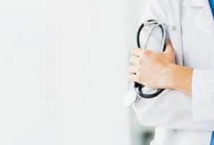 senior doctor molested lady resident In KGMU