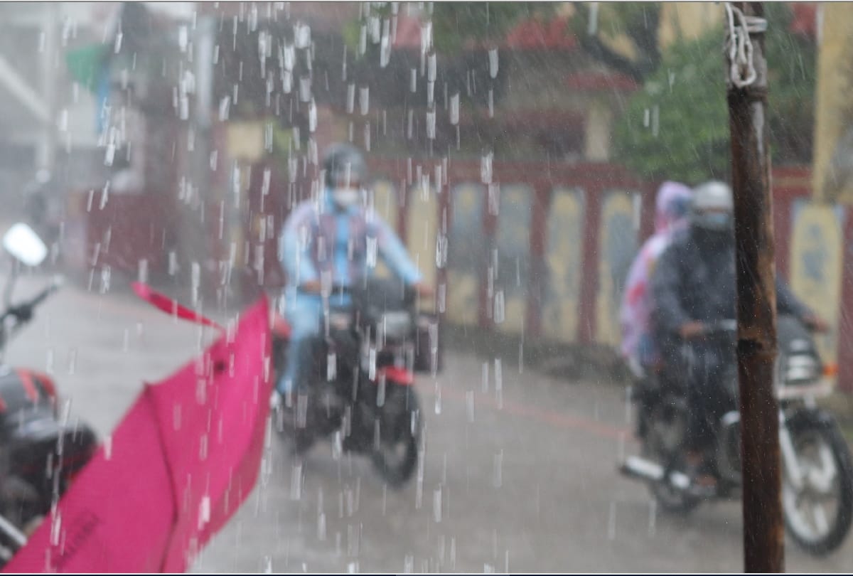 Weather update today in hindi: weather Update news heavy rain start in Gorakhpur