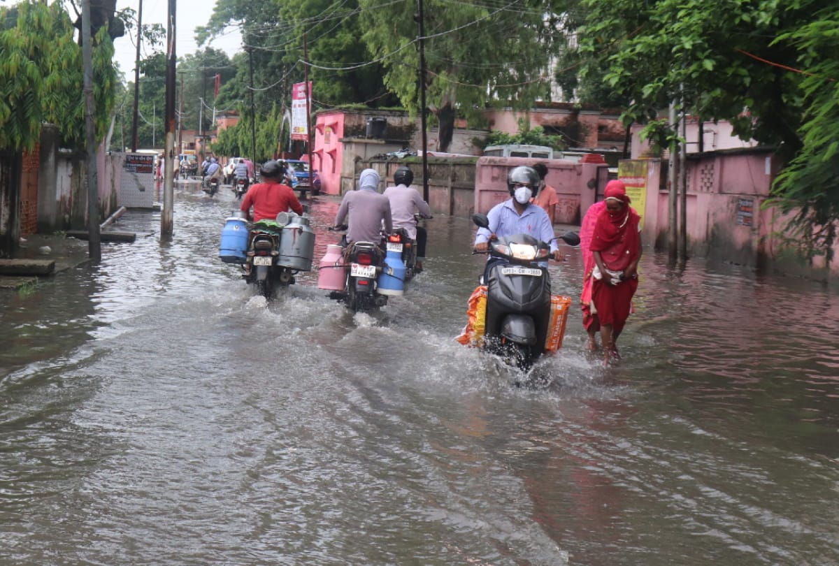 weather update today People are troubled by bad condition of colony in rainy season at gorakhpur